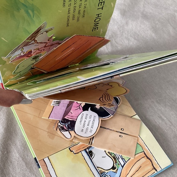 Peanuts: A pop up celebration by Charles M Schulz - Picture 4 of 12